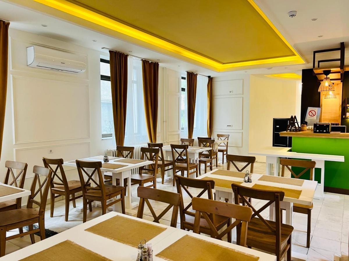 Side One Design Garni